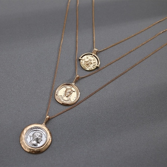 Triple chain necklace with coin pendant - Picture 5 of 7